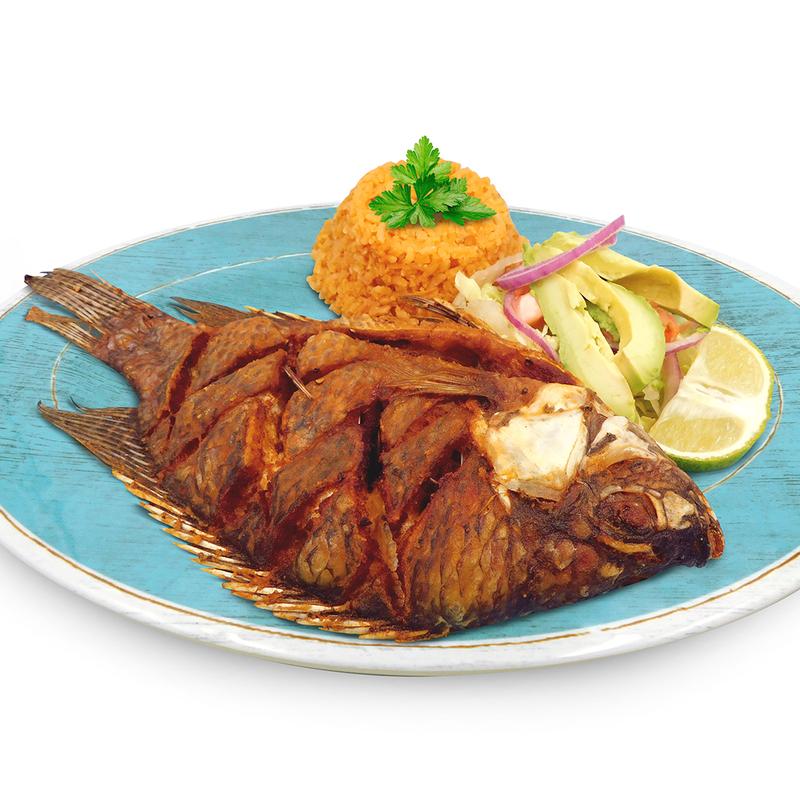 Mojarra frita con acompañamientos